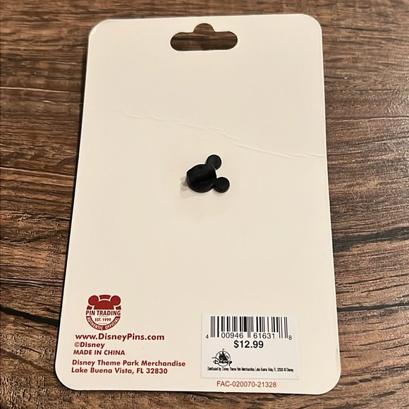 Disney Parks & Resorts Vacation Club Member Mickey Mouse Pin 2023 - Picture 3 of 3